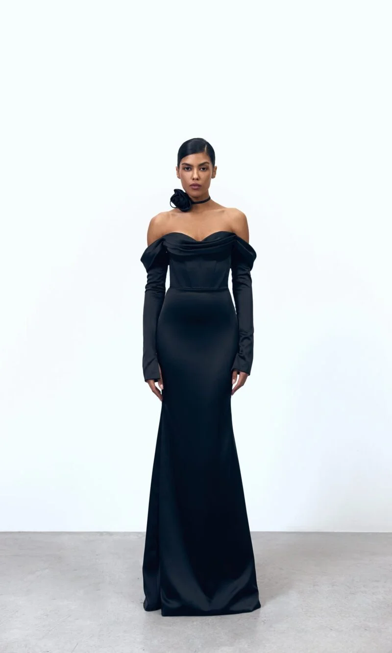 Stunning fit-and-flare dress in glossy satin with detachable sleeves